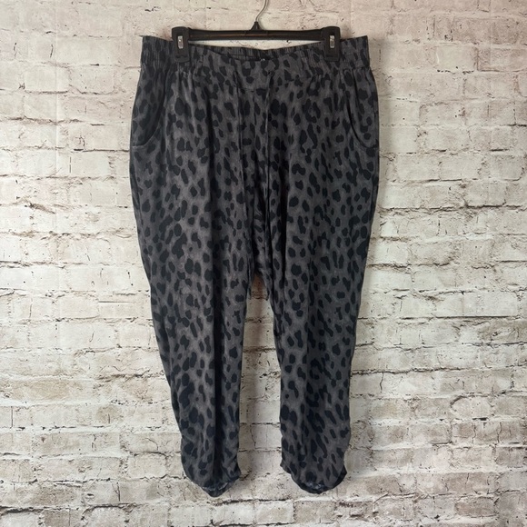 Torrid Womens Size 0 L Relaxed Fit Jogger Pants Dark Grey Black Rayon Mid Rise - Picture 1 of 5
